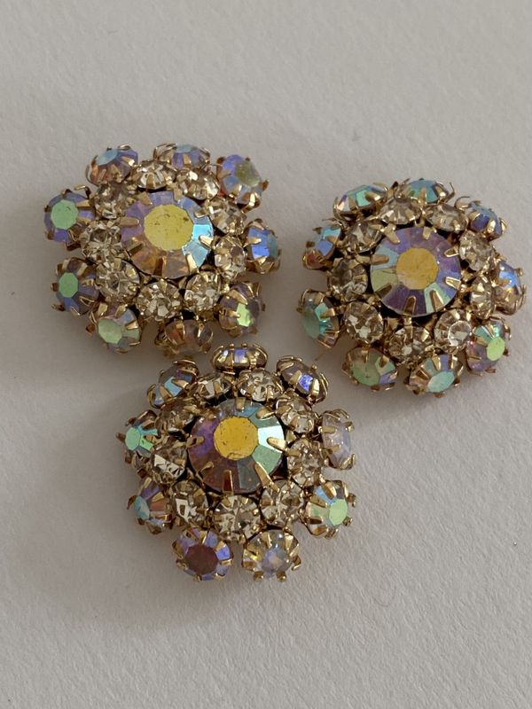 Gull med farger bling knapper 