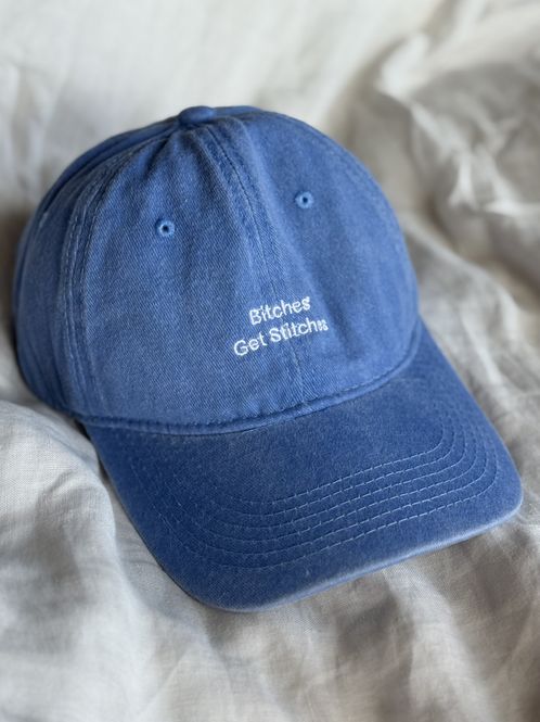 Hovedbilde Bitches Get Stitches - caps